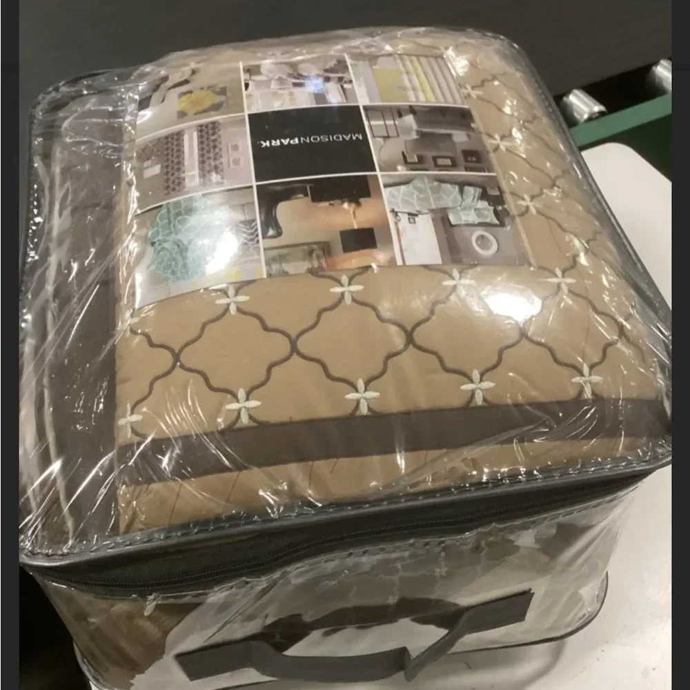 Elegant Madison reversible Bedding Set 9 pounds